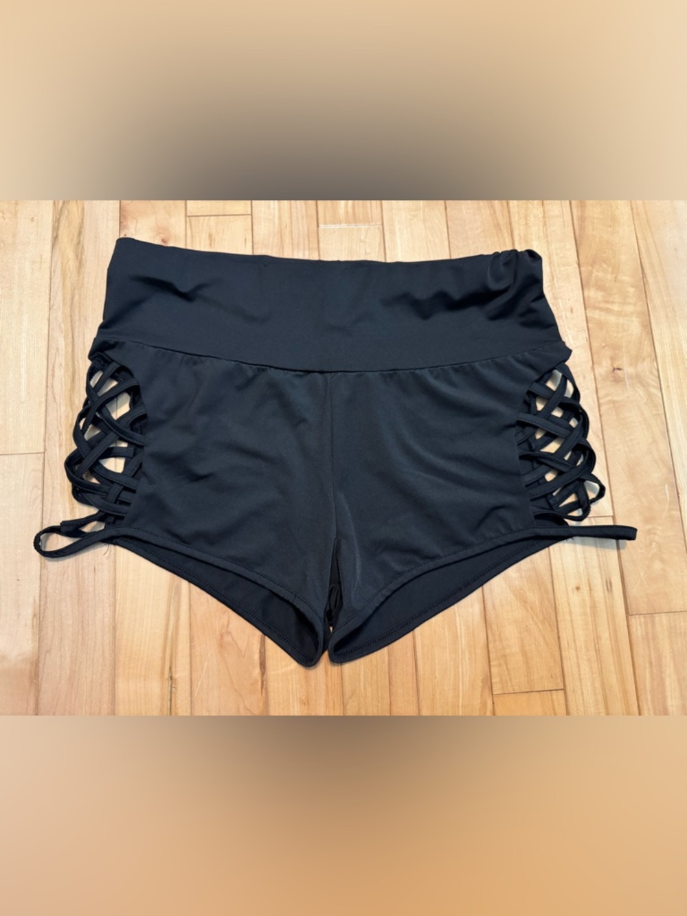 Black Women's High-Waist Crisscross Side Shorts XL